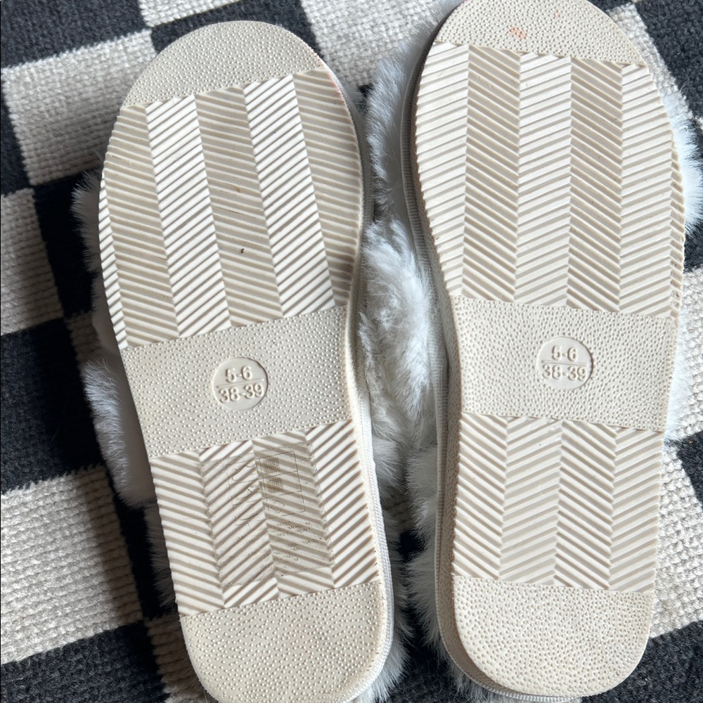 Primark Fluffy White Memory Foam Slippers 7/8‎ NWOT - Picture 6 of 7
